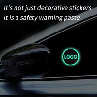 4 pièces/ensemble Autocollants décoratifs pour logo de voiture en PET qui brillent dans le noir, autocollants lumineux pour la conduite de nuit