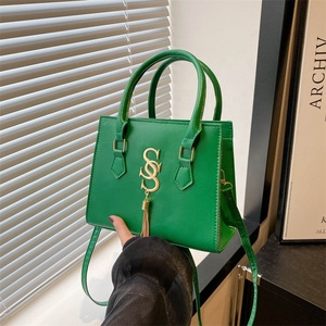 Nouvelle personnalité bolsas femmes étoiles chaînes en relief sac à bandoulière unique Sac <span class=keywords><strong>Tendance</strong></span> 2024 sac a main - Product Image 2
