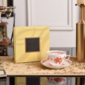 Vente flash : Ensemble de tasses et soucoupes à café et à thé de luxe britanniques en céramique, personnalisable - Product Image 3