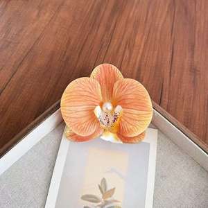 Pinzas <span class=keywords><strong>para</strong></span> <span class=keywords><strong>el</strong></span> Cabello con Estilo Dulce de Phalaenopsis con Flores Simuladas <span class=keywords><strong>en</strong></span> los Bordes que Crean una Atmósfera de Alta Gama. Clips de Pico de Pato - Product Image 5