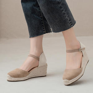 Sandales compensées à plateforme pour femmes, bout fermé, bride à la cheville, talon compensé, dessus en daim de vache, semelle extérieure en caoutchouc, fermeture à boucle, été - Product Image 2