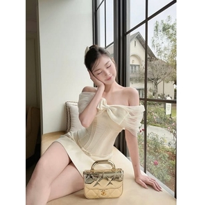 เดรสสั้นเปิดไหล่สำหรับผู้หญิงขายส่ง ดีไซน์หรูหรา โบว์ใหญ่ คอร์เซ็ท เหมาะสำหรับงานปาร์ตี้ งานพรอม งานแต่งงาน งานเลี้ยงฉลอง  รับสั่งทำพิมพ์ลายดิจิทัลบนผ้าซาติน - Product Image 1