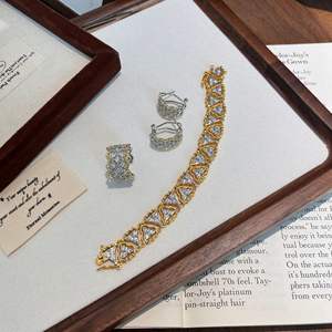 Stile italiano retrò High-End di lusso di lusso vecchio Set completo di diamanti con bracciale cavo orecchini gioielli in ottone placcato oro - Product Image 5