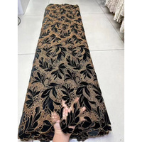 Tissu en dentelle française en velours rouge biologique pour mariage et textile d'intérieur - Tissu de créateur de luxe pour femmes