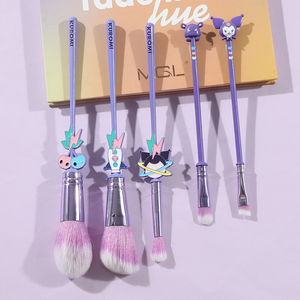 Juego de 5 Brochas de Maquillaje Kuromi con Mango Metálico y Pelo Sintético de Color Morado, Brochas de Maquillaje de Lujo Personalizadas - Product Image 1