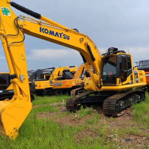 En stock, excavatrice sur chenilles Komatsu PC210LC d'occasion, engin de construction de taille moyenne - Product Image 1
