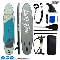 Planche de paddle gonflable minimaliste vert menthe avec système à 3 ailerons, portable et écologique pour les sports nautiques en extérieur