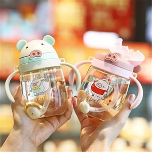 Botella de agua con diseño de cerdito para niños, con asas dobles y pajita, para niños de 1 a 2 años, material PP - Product Image 1