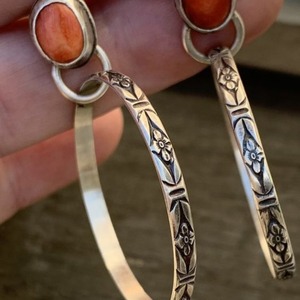 Orecchini a Cerchio Boho con Accenti Colorati, Design in Stile Vintage, Accessori di Moda per Donne - Product Image 1