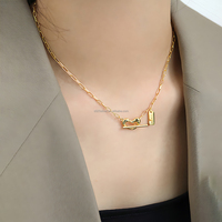 Simple de haute qualité S925 en argent Sterling collier ras du cou coeur Design OT fermoir anglais carré plaque chaîne à la mode pour mariage