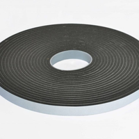 Bande adhésive en mousse PVC souple à cellules fermées haute densité 380 kg/m³ 220 kg/m³ à une face pour l'étanchéité des conduits CVC, des climatiseurs et des vitres de fenêtres