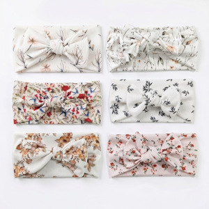Paquete <span class=keywords><strong>de</strong></span> 6 Diademas Florales Vintage Acanaladas Surtidas <span class=keywords><strong>para</strong></span> Niñas, <span class=keywords><strong>Turbantes</strong></span> con Nudo Hecho a Mano, Suaves <span class=keywords><strong>para</strong></span> la Piel, Sin Rastro, Venta al por Mayor, Listo <span class=keywords><strong>para</strong></span> Enviar - Product Image 1