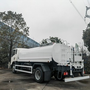 Camión Cisterna de Agua HOWO 4X2 de 8000L de China, Camión Pulverizador de Agua Móvil en Venta - Product Image 4