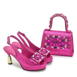 Scarpe da sposa da donna alla moda con strass, a punta aperta, con tacco alto, per feste e matrimoni, con borsa abbinata. - Product Image 4