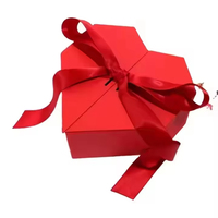 Hartvormige magnetische papieren doos van stevig karton met satijnen lint strik en reliëf voor Valentijnsdag chocolade rozen cadeausets