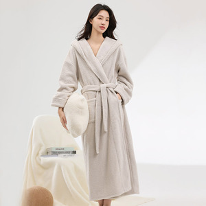 Peignoir en molleton doux et moelleux pour femmes - Product Image 5