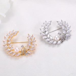 Broche haut de gamme à la mode avec zircon super scintillant, branche d'olivier, perle d'eau douce, design de niche, style luxe léger - Product Image 2