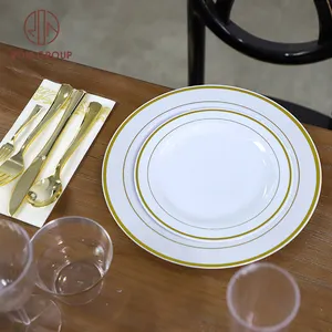 Оптовая продажа, роскошные пластиковые чашки с прозрачной золотой отделкой для ресторана, свадебная посуда, набор одноразовых тарелок для вечеринки
