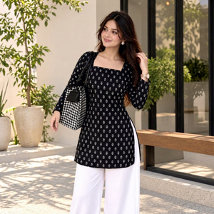 Vestido corto tipo kurti para mujer, con estampado floral negro, manga larga, cuello cuadrado, tejido de rayón, estilo casual y étnico. - Product Image 1