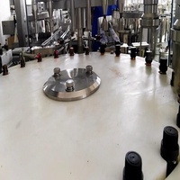 Máquina de llenado y tapado de líquidos en espray de perfume