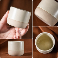 Mug à café en céramique bicolore Japandi avec glaçure mate mouchetée et fond texturé sablé, tasse en grès vintage pour café et maison