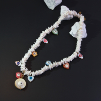 Collier de style bohème avec perles de coquillage en pierre naturelle et pendentif à pompon Chaînes classiques Design à la mode