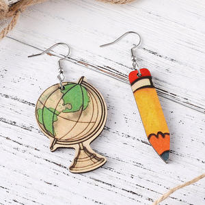 Boucles d'oreilles en bois cadeau de la fête des enseignants mode nouveau Globe crayon pendentif boucles d'oreilles pour femmes Uionen 937 - Product Image 3