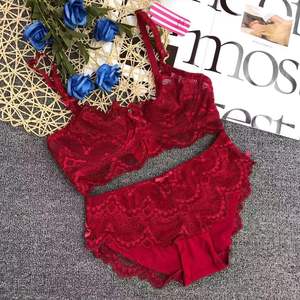 Ensemble soutien-gorge et culotte brodés sans couture une pièce de haute qualité, avec dentelle tendance, rembourré, bonnet trois quarts, sans armatures, grande taille - Product Image 3
