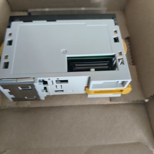 Módulo de Expansión PLC CJ1W-MAD42 en Oferta, Entrada/Salida Analógica 4-20mA 0-10V para Control de Automatización Industrial - Product Image 1