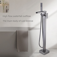 Nouvelle conception chinoise : Robinet de douche sur pied en acier inoxydable brossé doré, mitigeur de baignoire autoportant