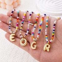 Collier ras du cou tendance pour femme, colliers à breloques perlées colorées, colliers personnalisés bohèmes avec initiales en forme de bulle