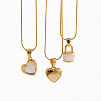 Collier pendentif en forme de cœur en acier inoxydable plaqué or 18 carats pour femmes, bijoux minimalistes avec chaîne à breloques
