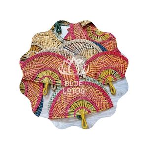 Éventail en herbe de mer tropical fait à la main - Product Image 1