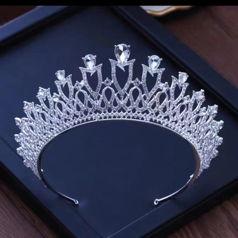 QUEENS GOWN Flower Beaded Luxury Shining