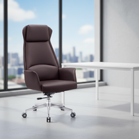 Fauteuil de direction moderne en cuir et maille à dossier haut avec accoudoirs fixes, pivotant à 360° et réglable en hauteur, idéal pour les visites et les salles de conférence