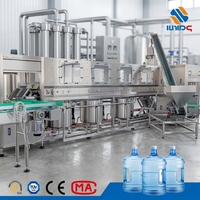 Chaîne de production complète de remplisseuse d'eau compacte 1200 BPH pour barils PC de 5 gallons, idéale pour les entreprises de production d'eau de source et d'eau potable à domicile