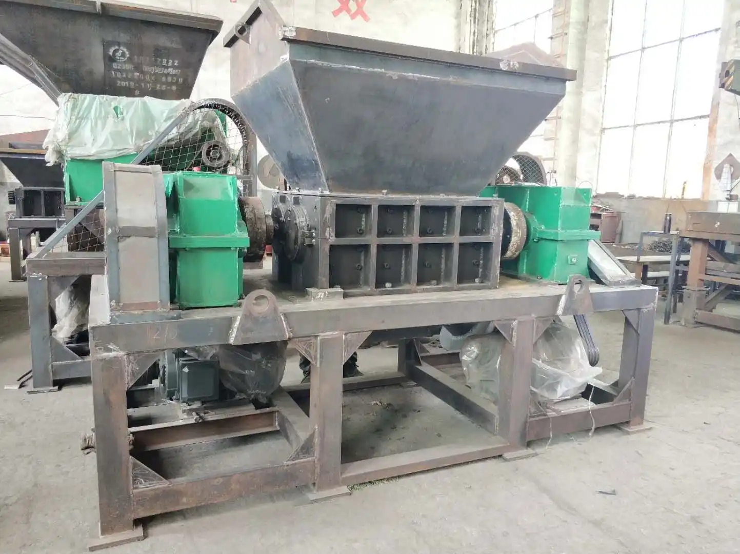 Chất thải lốp Shredder Máy trục kép Shredder phế liệu lốp tái chế Shredder