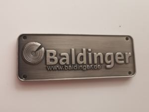 لوحات محفورة شعار مخصص النحاس البرونز علامات الألومنيوم شارات للملابس الملابس - Product Image 4