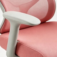 Chaise de bureau en maille avec base cantilever, structure en PP, mousse haute résilience, accoudoirs fixes en PP, mécanisme papillon 2,0 mm