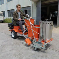 Machine de marquage routier autotractée à peinture à froid avec panneau numérique, auvent et éclairage LED pour parkings, aéroports et usines