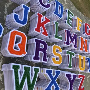 Groothandel Maatwerk Alfabet Kleurrijke Zelfklevende Chenille Varsity Letter Patches Ijzer Op A-Z Patches