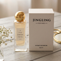 Vente en gros de flacons de parfum vides en verre carré de luxe de 50 ml avec pulvérisateur à pompe givré et estampé à chaud, emballage en boîte
