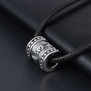 Colgante tibetano con mantra de seis sílabas, cuentas cilíndricas, cordón de cuero en tono plateado, collar con amuleto religioso SP523 - Product Image 4