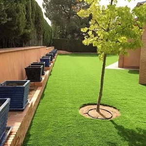 หญ้าเทียมทนทานกันน้ำเป็นมิตรกับสิ่งแวดล้อมสำหรับใช้ในบ้านสนามกีฬาและสวนเชิงพาณิชย์ - Product Image 6