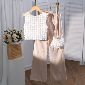 Conjunto de dos piezas con estampado geométrico para niñas grandes: top sin mangas, pantalones largos y bolso cruzado - Product Image 3
