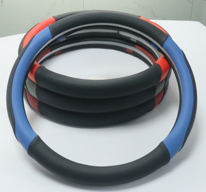 Housse de volant de voiture en cuir PVC, style sport, antidérapante, respirante, protection de volant, vente chaude en usine - Product Image 2