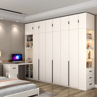Dressing moderne Clean Line avec portes d'entrée, armoires de rangement multi-niveaux, unité de rangement de vêtements pour chambre à coucher