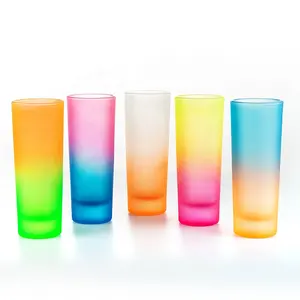 แก้วดื่มน้ำแบบขุ่นใสด้านล่างหนาสีรุ้งไล่ระดับสี2.5ออนซ์70มล. กำหนดได้เองสำหรับงานปาร์ตี้