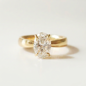Anillo de Compromiso de Oro Amarillo Macizo con Diamante Moissanita Ovalado de 2 Quilates, Diseño Personalizado de Yu Ying, Joyería Fina para Mujer - Product Image 1