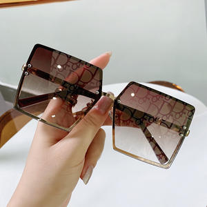 Vente en gros de lunettes de soleil à lentille filigrane carré<span class=keywords><strong>e</strong></span> grande monture à la mode lunettes de soleil de luxe design de marque pour femmes <span class=keywords><strong>2023</strong></span> - Product Image 1